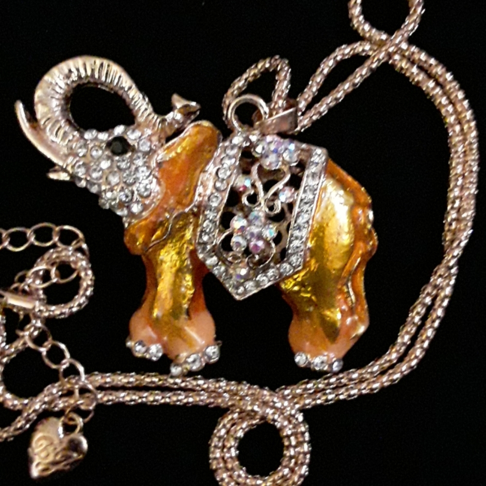 CRYSTAL ELEPHANT NECKLACE